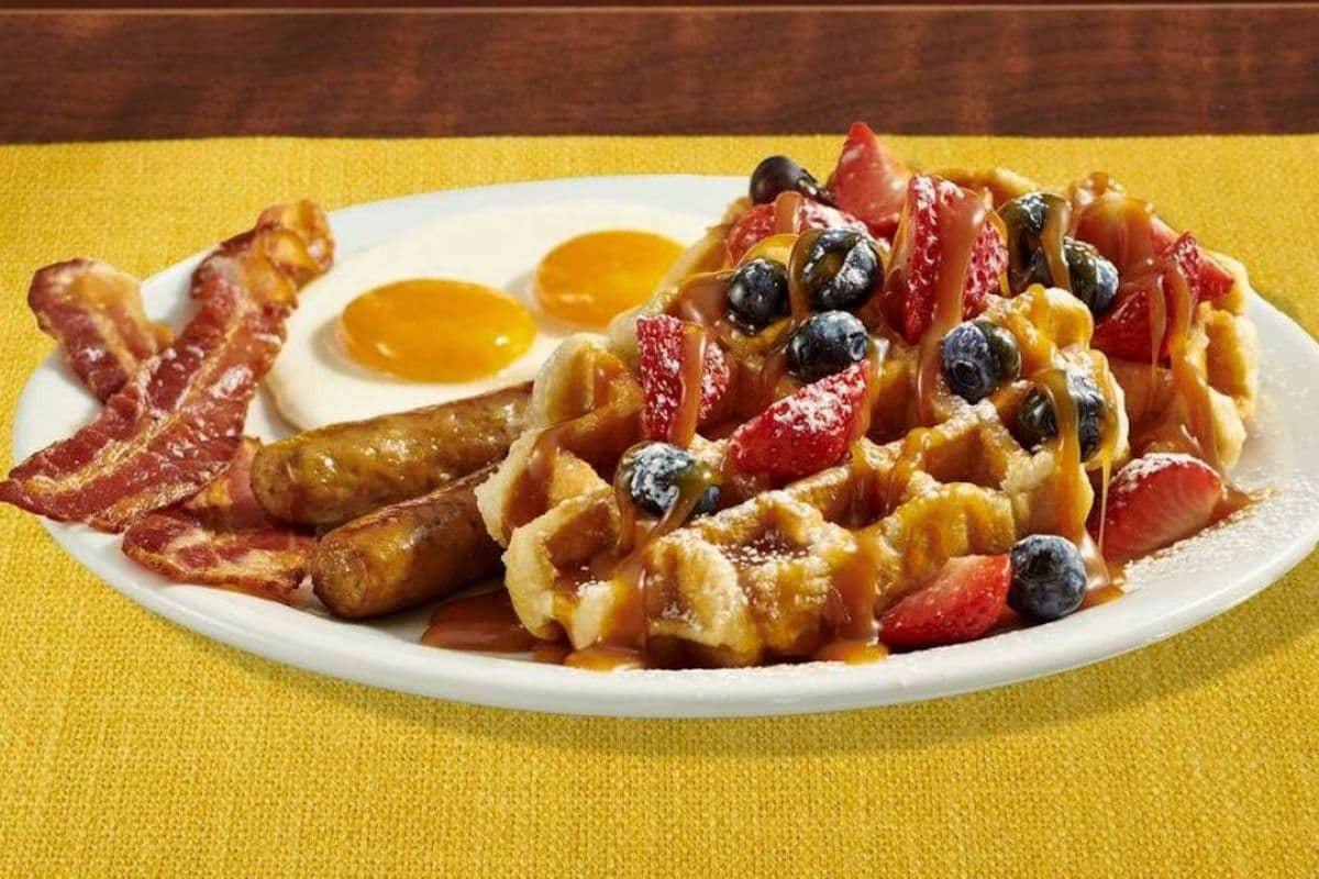 BERRY WAFFLE SLAM (1260 Cal)
