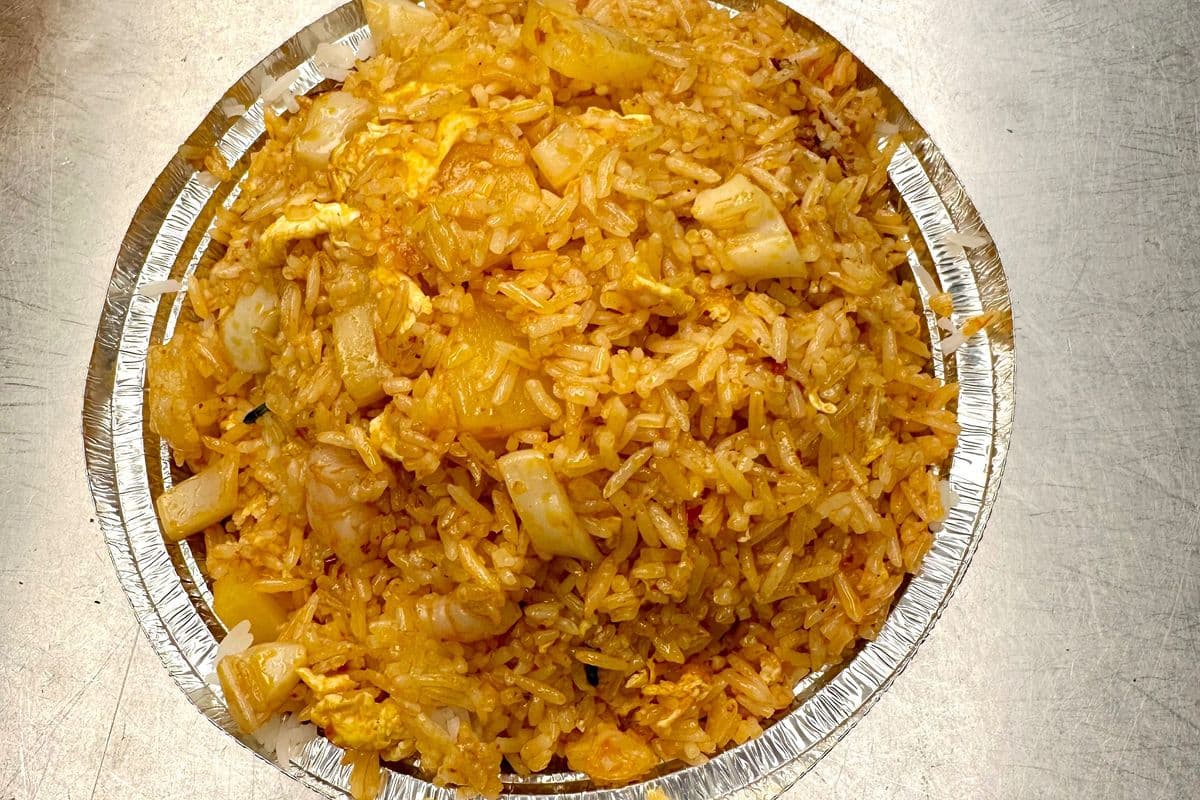 R8. Riz frit aux fruits de mer de style thaï / Thai-Style Seafood Fried Rice