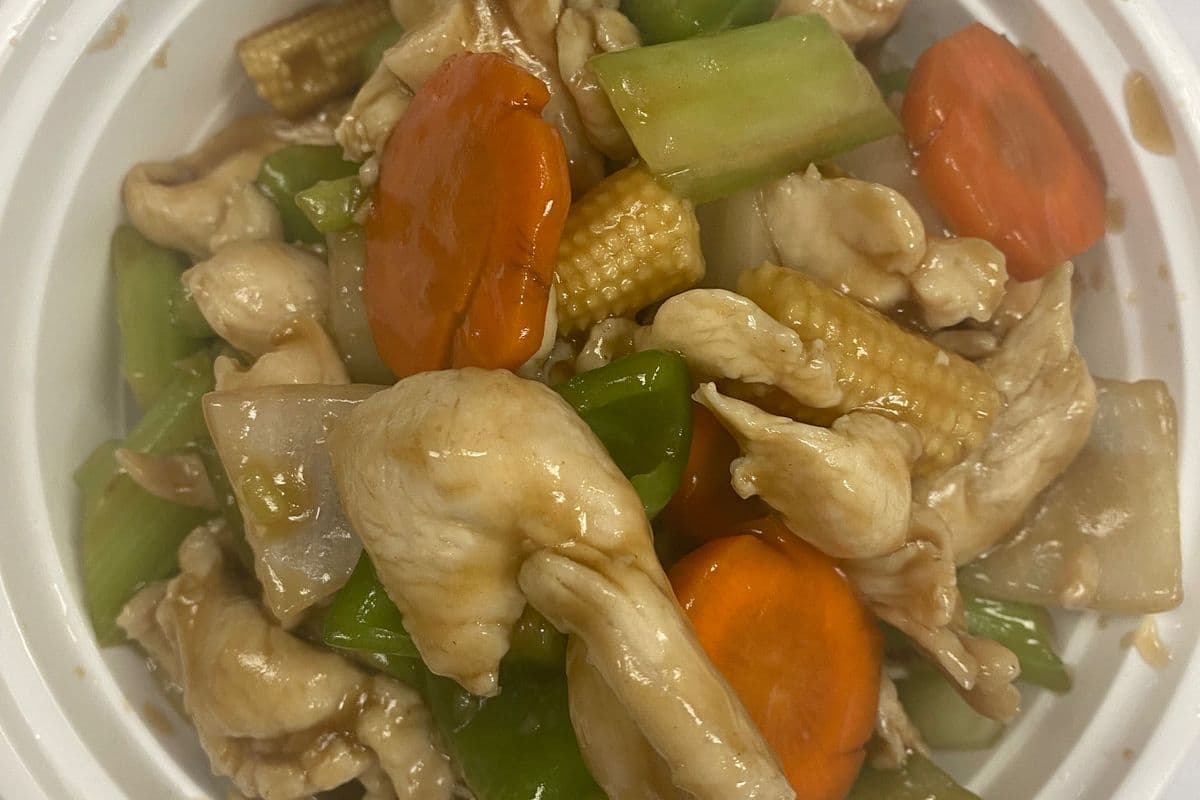 Diced Chicken with Vegetables and Almonds