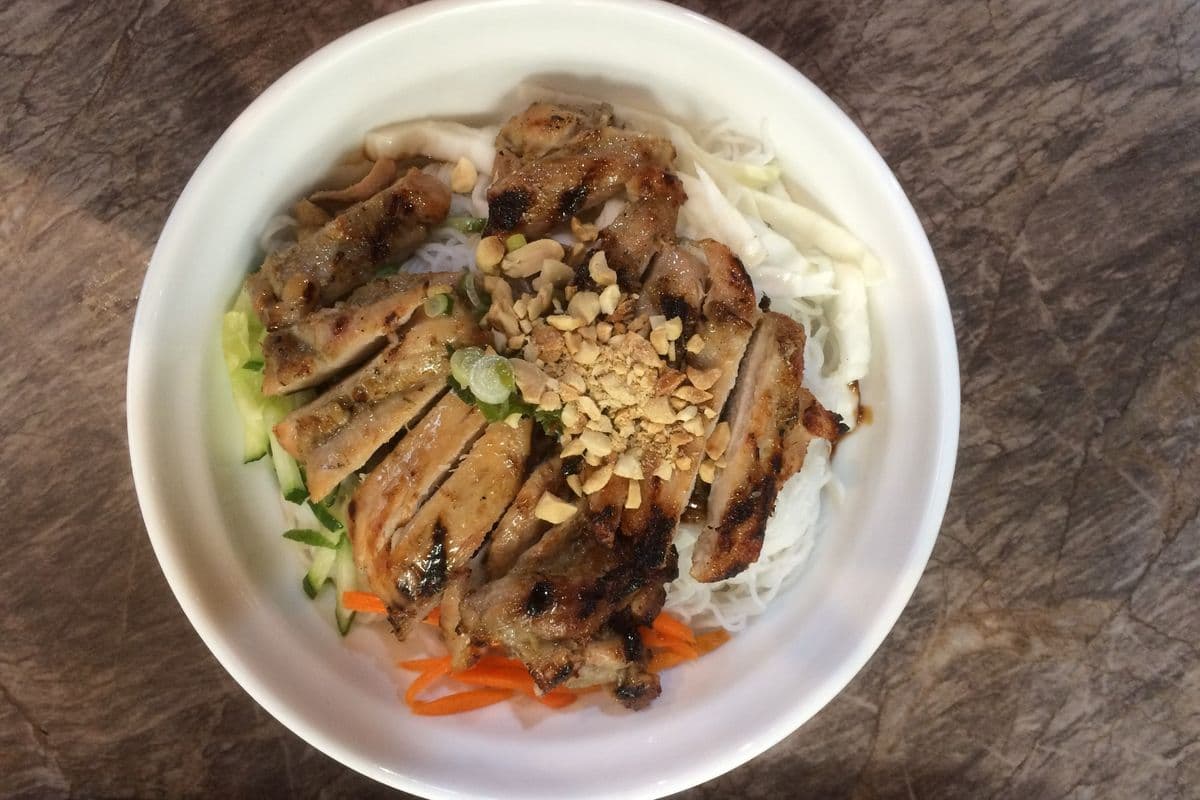 B62. Grilled Chicken on Vermicelli Bowl/ Bun Thit Ga Nuong