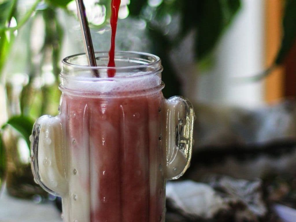 Latté à la betterave glacé/ Iced Beetroot Latte