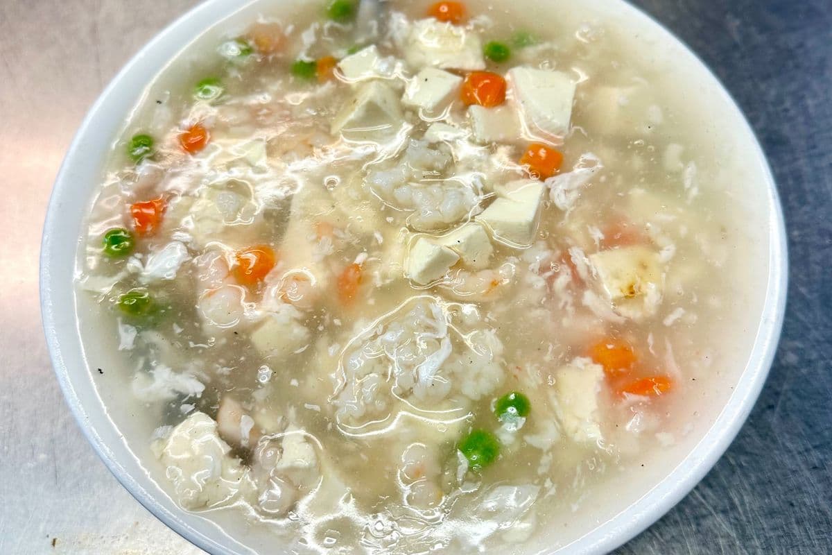 B5. Soupe aux fruits de mer et au tofu / Seafood and Tofu Soup