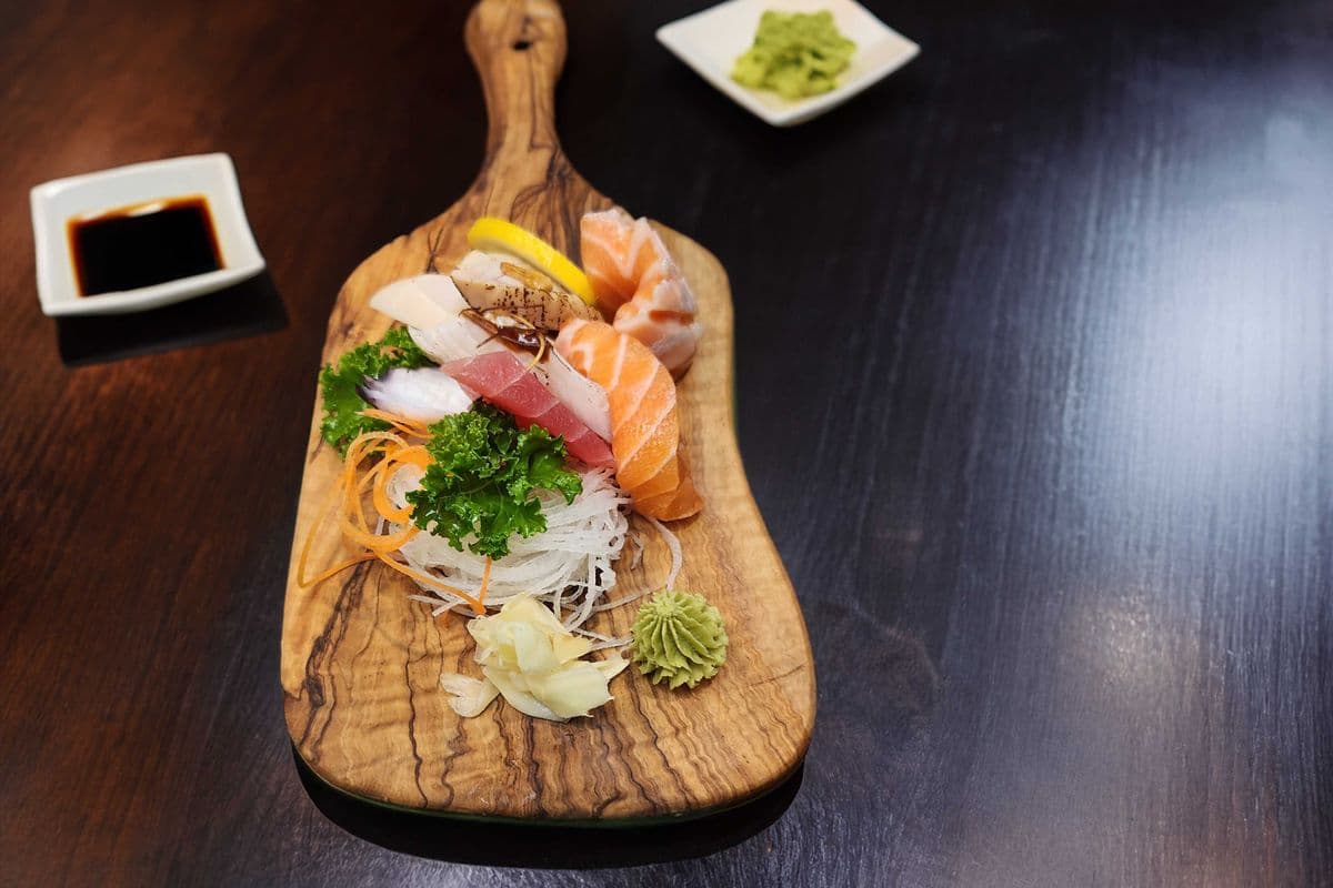 Sashimi Appetizer (7 pcs)