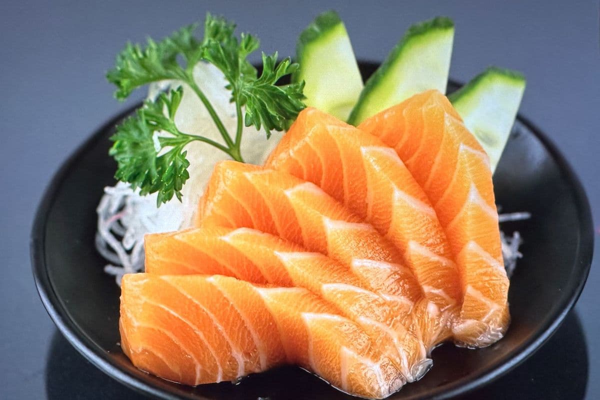 Salmon Sashimi (3 pcs)