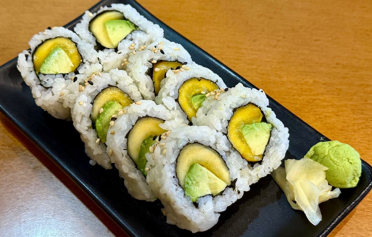 Mango Avocado Roll (8 pcs)