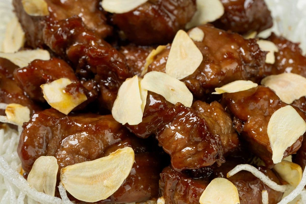 411 Beef Cubes Stir-Fried w/ Crispy Garlic 蒜香牛肉粒