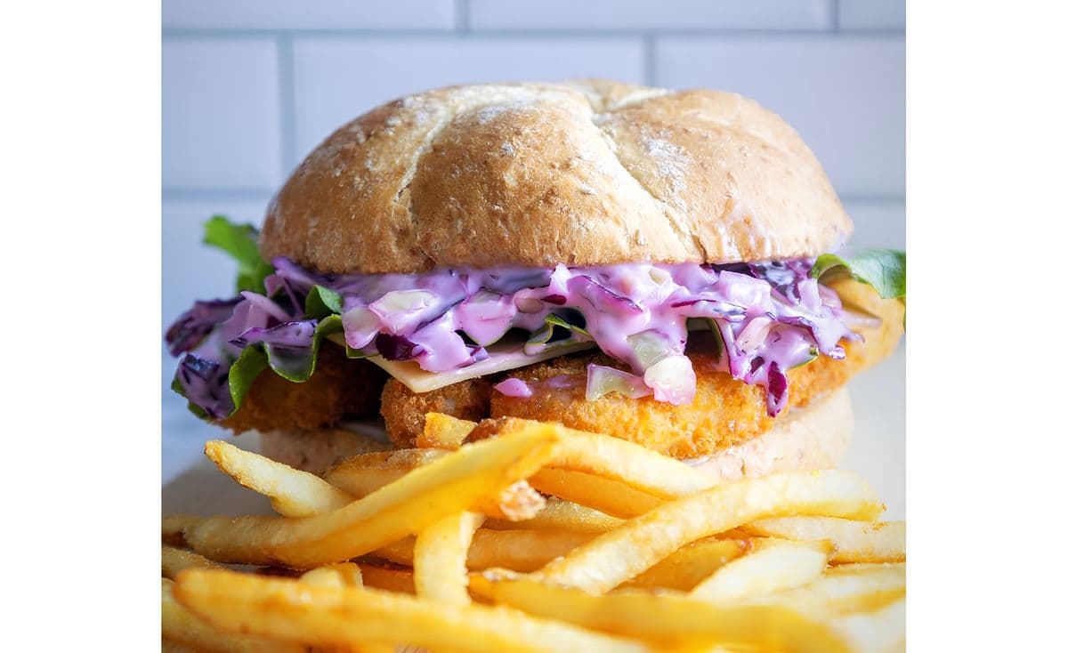 Coleslaw Crispy Chick'UN Burger