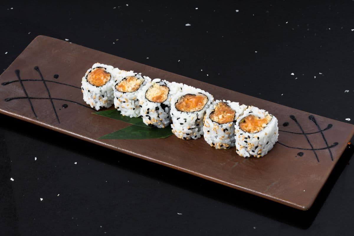 319. Spicy Salmon Crispy Roll (6 pcs)