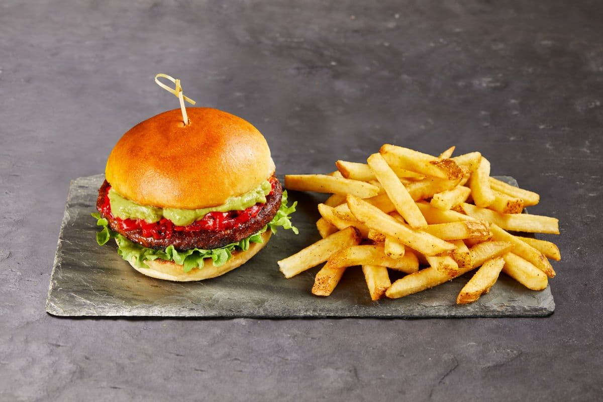 HAMBURGER DE HARICOTS NOIRS ÉPICÉS / SPICY BLACK BEAN BURGER