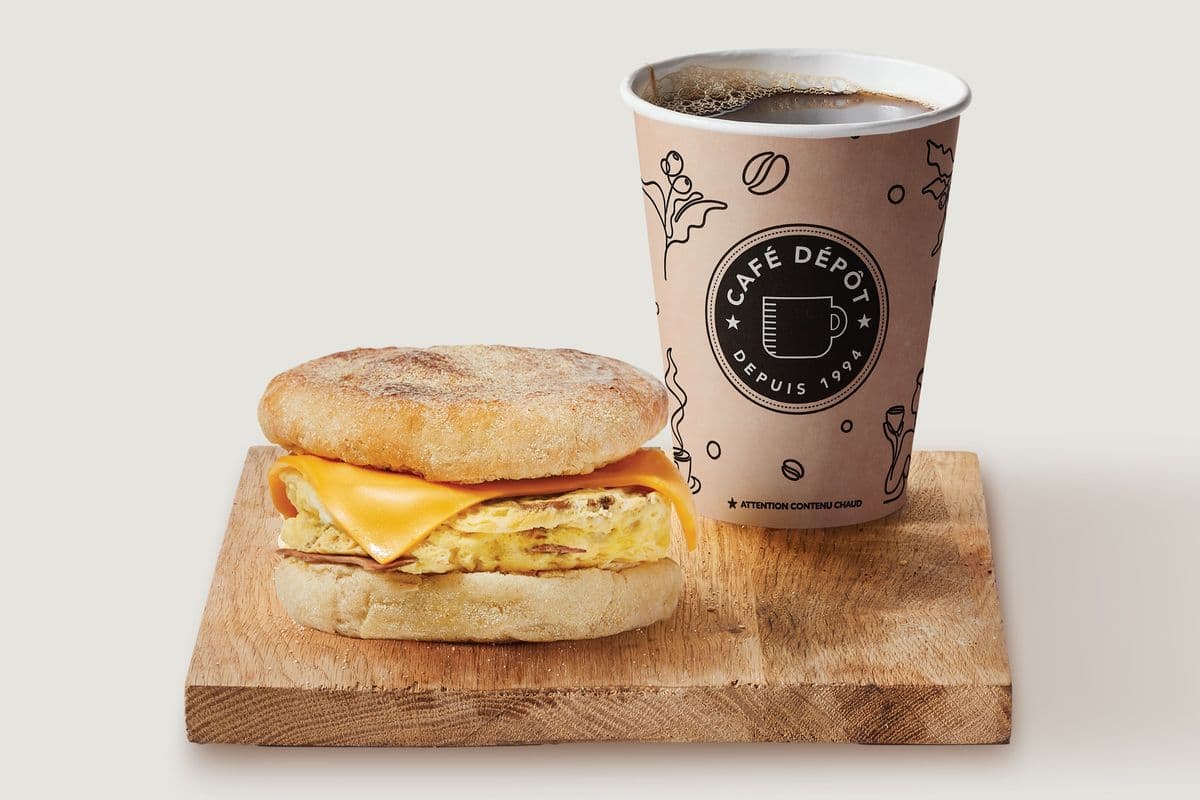 Combo muffin anglais omelette au steak / English Muffin and Steak Omelette Combo