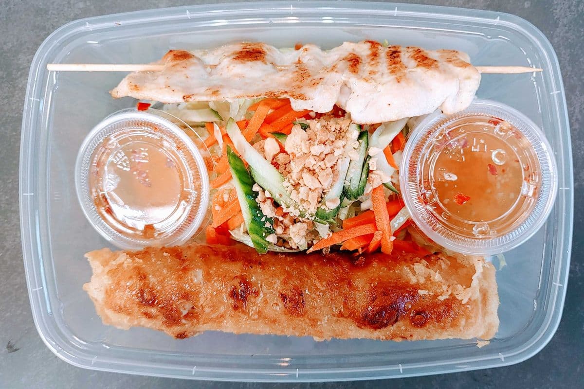 🍢 Rice Vermicelli with a Roll and Skewer