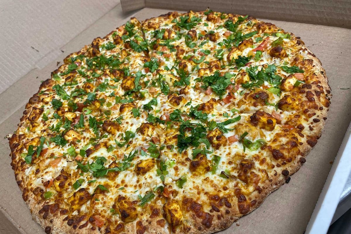 Shahi Paneer Pizza (Small 10")