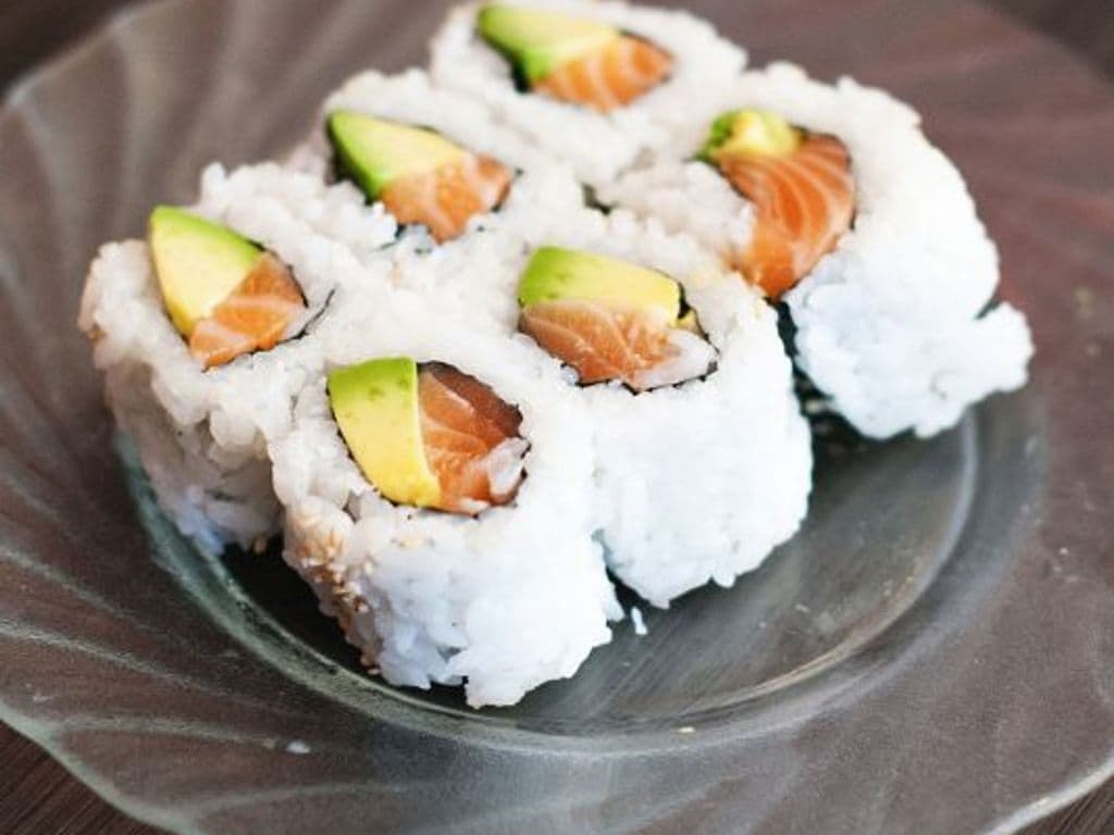 Salmon Avocado B_R (6pcs)