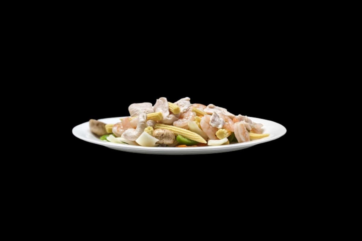 146. Stir-Fried Chicken and Shrimp with Baby Corn