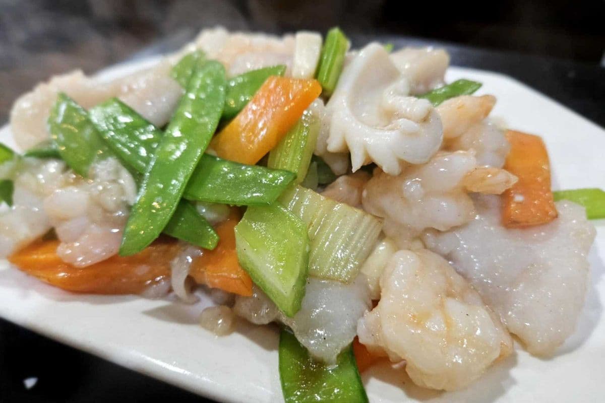 S5. Sauteed Seafood with Snow Peas (油爆三鲜)