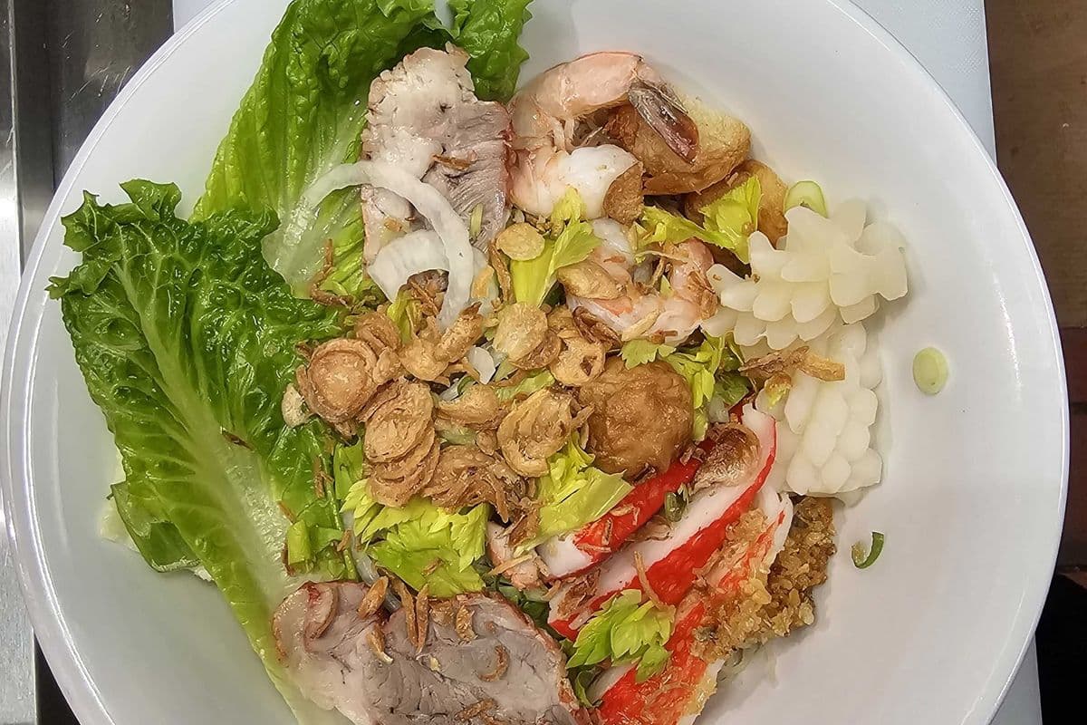 P20. "My Tho" Style Seafood and BBQ Pork with Clear Noodles
