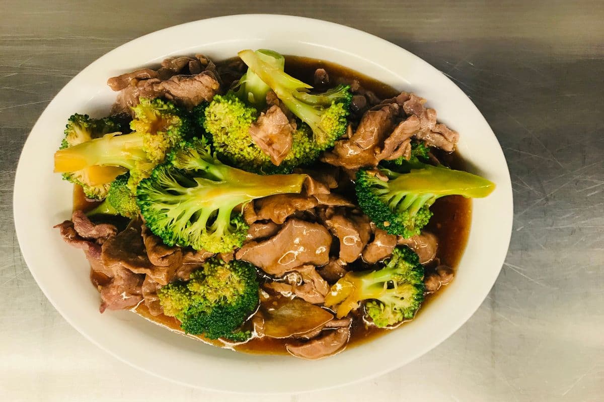 Bœuf Brocolis servi avec du riz jasmin