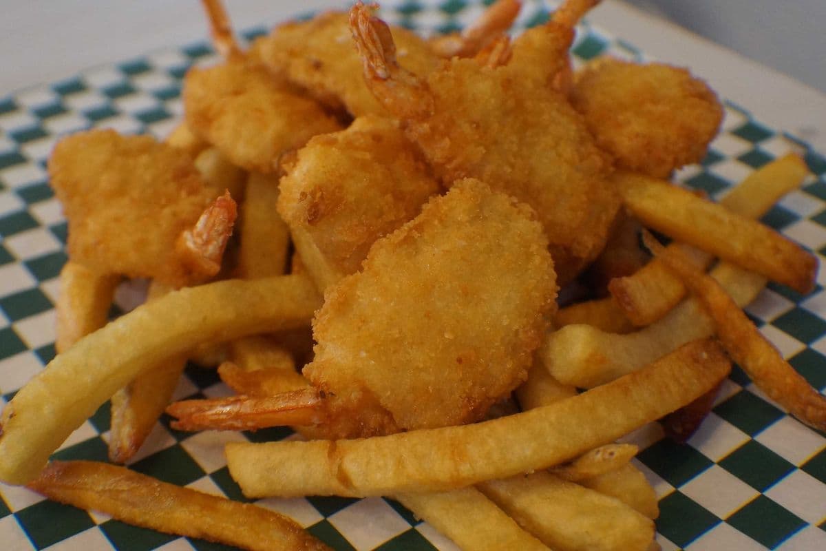 Shrimp (8 to 9pcs.) and Chips with One Side and One Pop