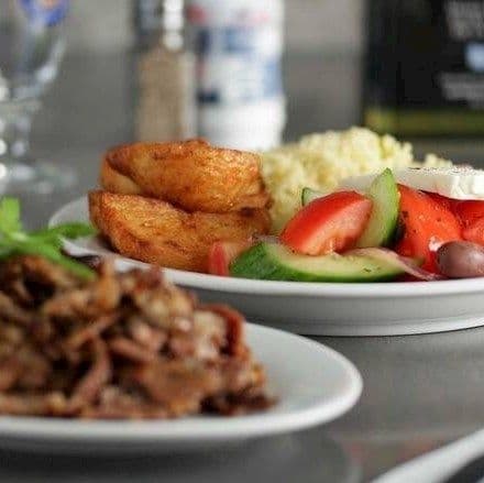 Assiette gyro traditionnel (viande seulement) / Traditional gyro plate (meat only)