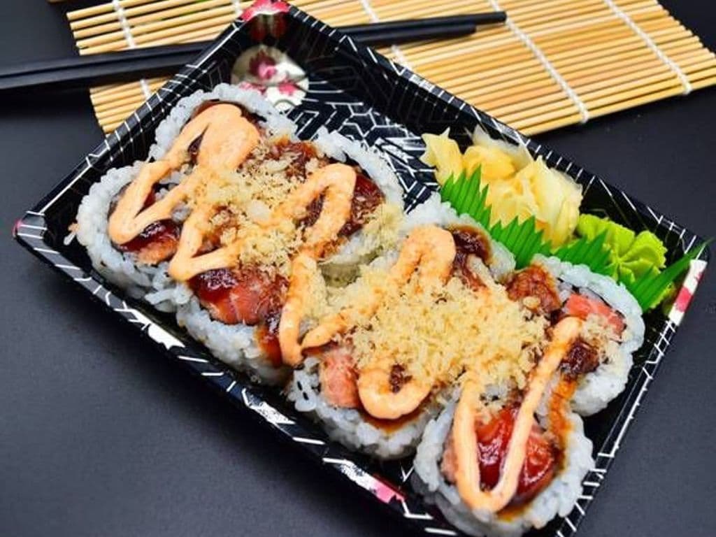 C6. Spicy Salmon Maki