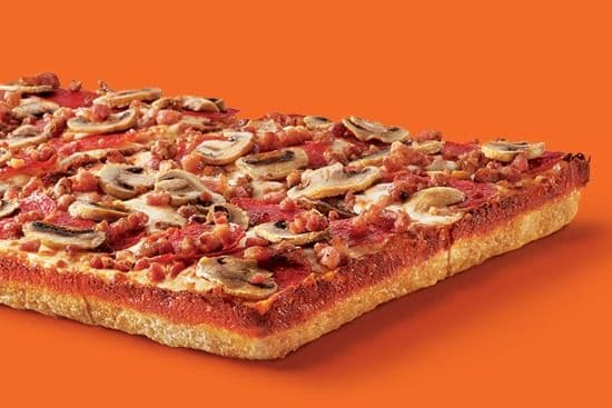 QUÉBÉCOISE PROFONDE DE STYLE DÉTROIT / DETROIT-STYLE DEEP DISH CANADIAN