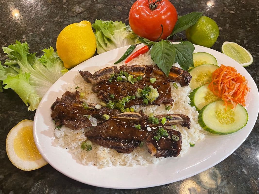 E222. Short Ribs on Stream Rice