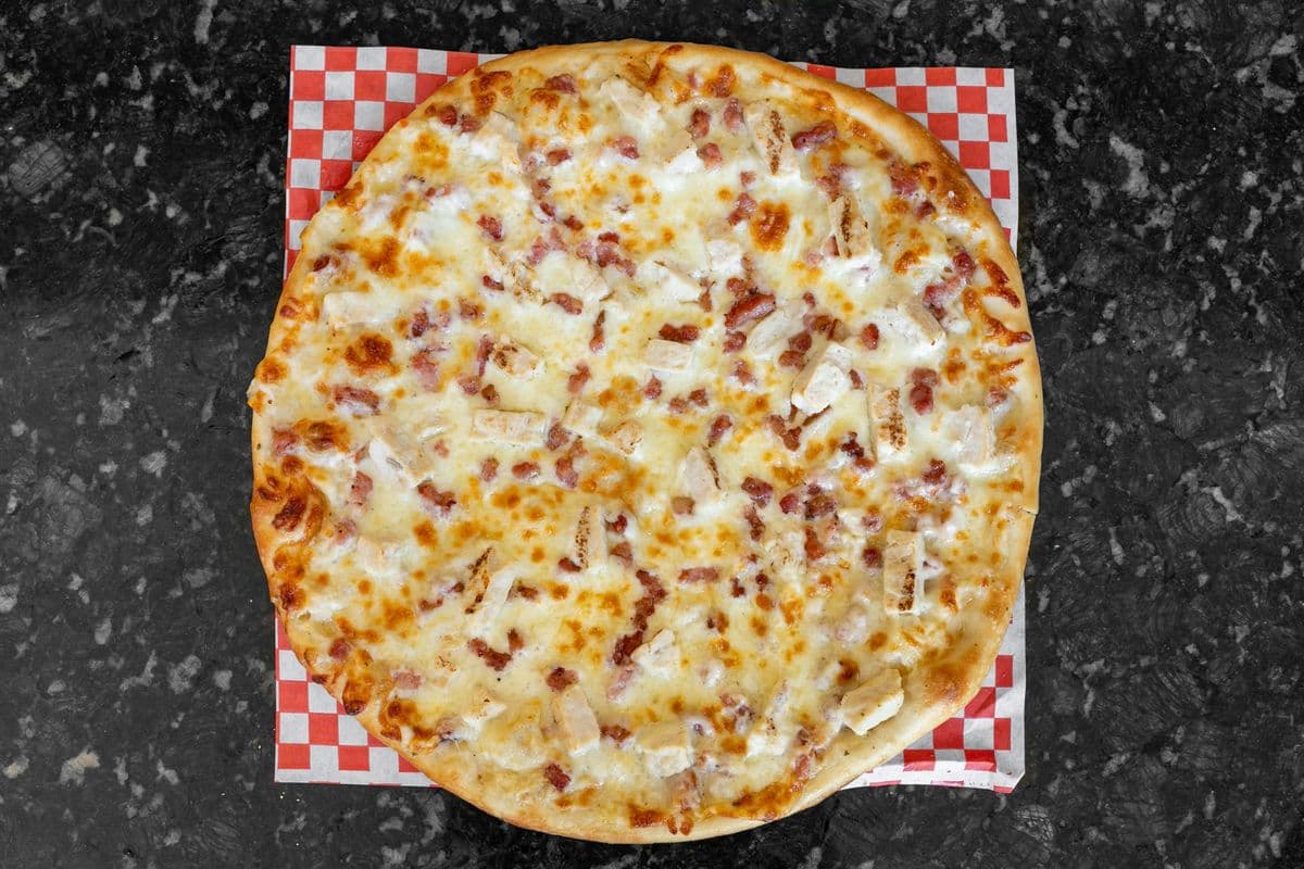 Large Chicken Alfredo Pizza