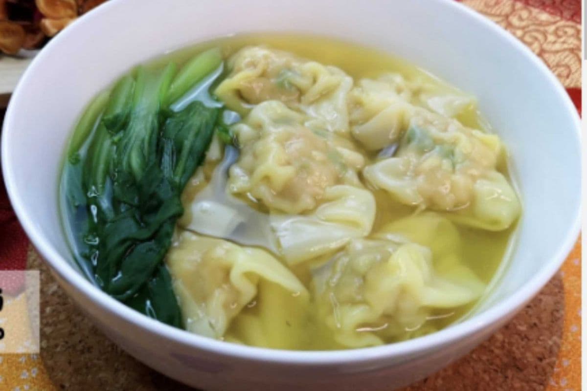 12. Shrimp and Pork Wonton Soup (4 pcs) 小云吞汤