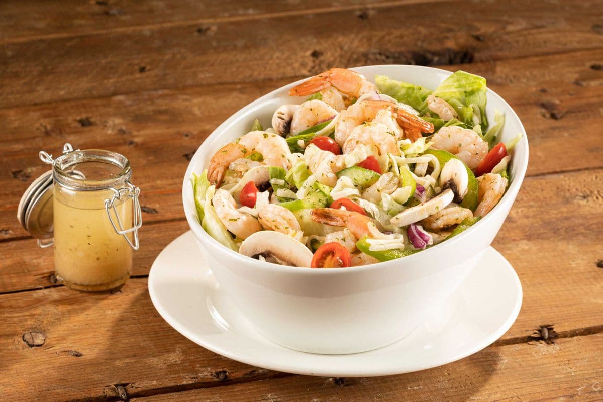 Salade du chef à la viande (repas)