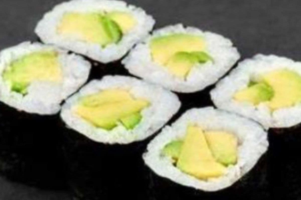 Avocado Maki (6 pcs)