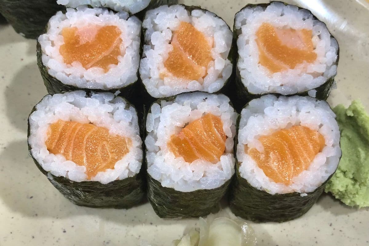 Salmon Maki (6 pcs)