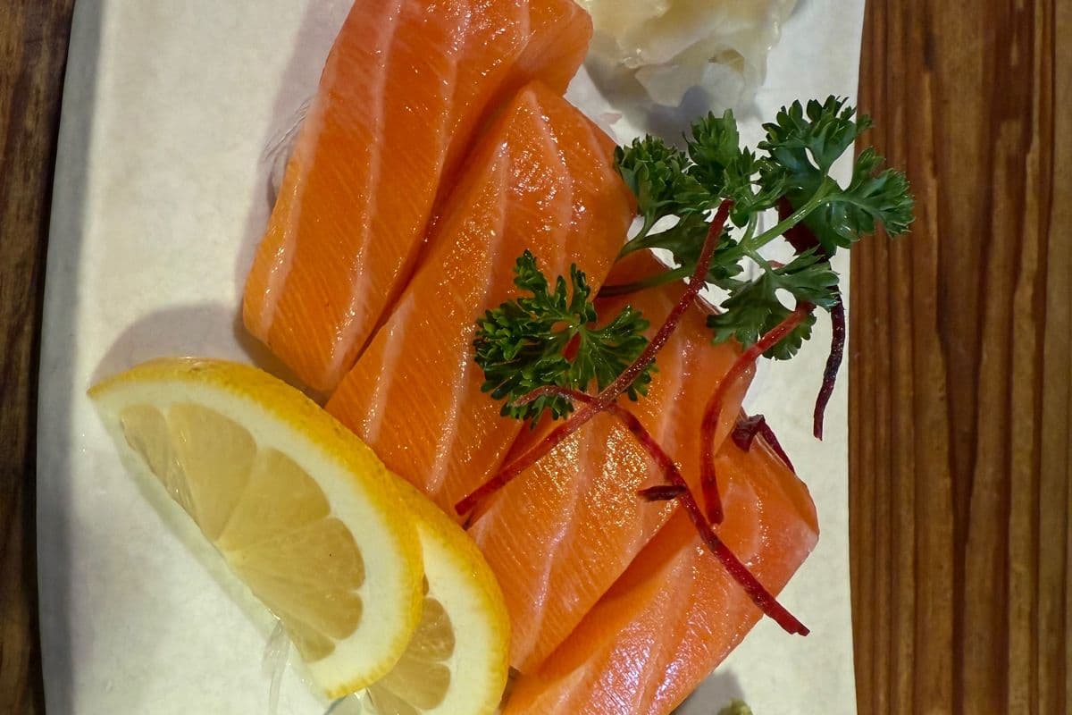 Salmon Sashimi (8 pcs)