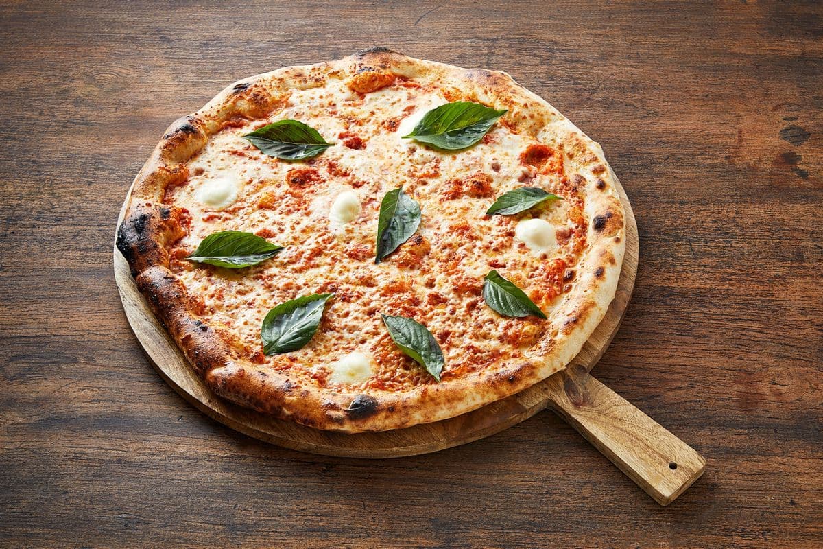 14" Medium Margherita Pizza