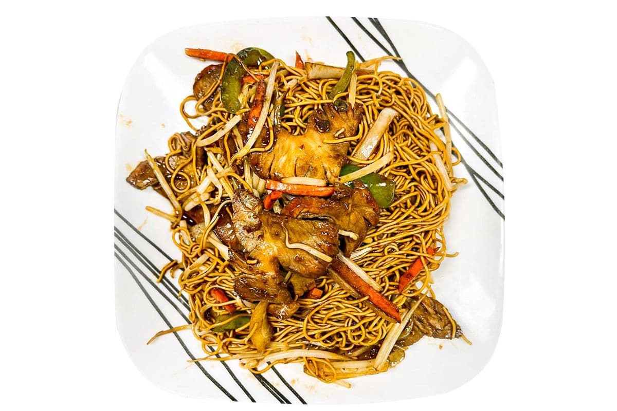 27f. Barbeque Pork Stir-Fried Egg Noodles