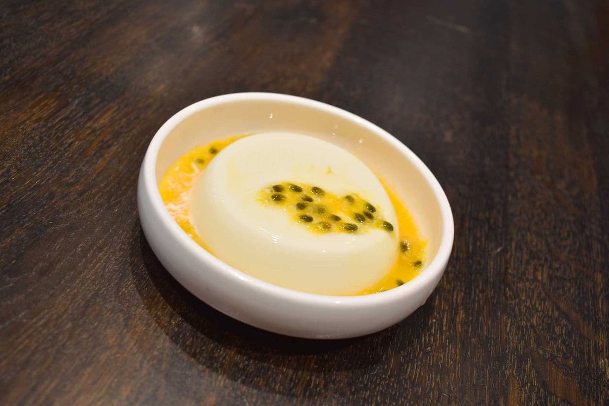 Passion Fruit Panna Cotta 百香奶酪