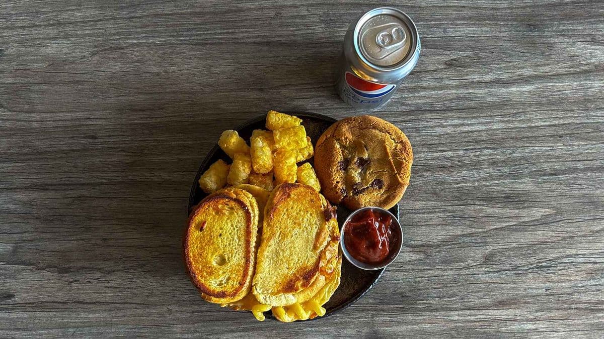 Cheesy Mac Grilled Cheese Combo