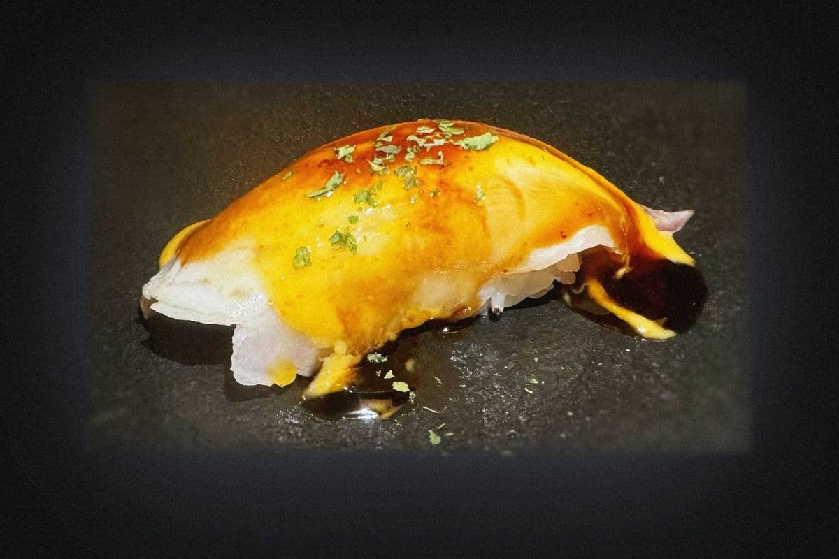 T04. Torched Snapper Sushi (2 pcs)
