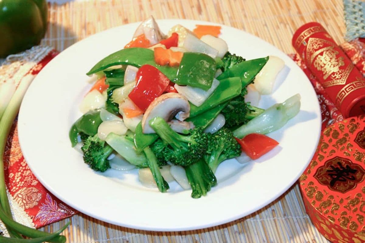Assorted Vegetables with Cashewnut in Black Bean Sauce 豉汁腰果杂菜