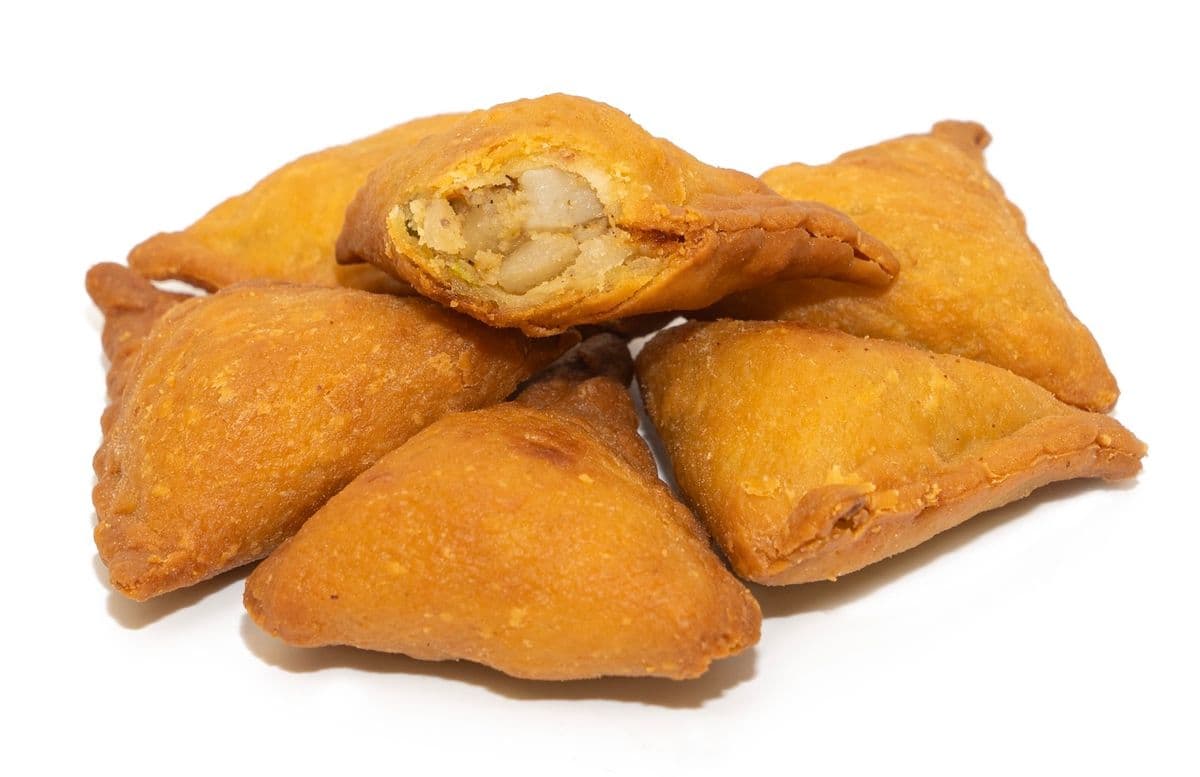 D4. Samosa (6Pcs) / D4. 咖喱角 (6個)