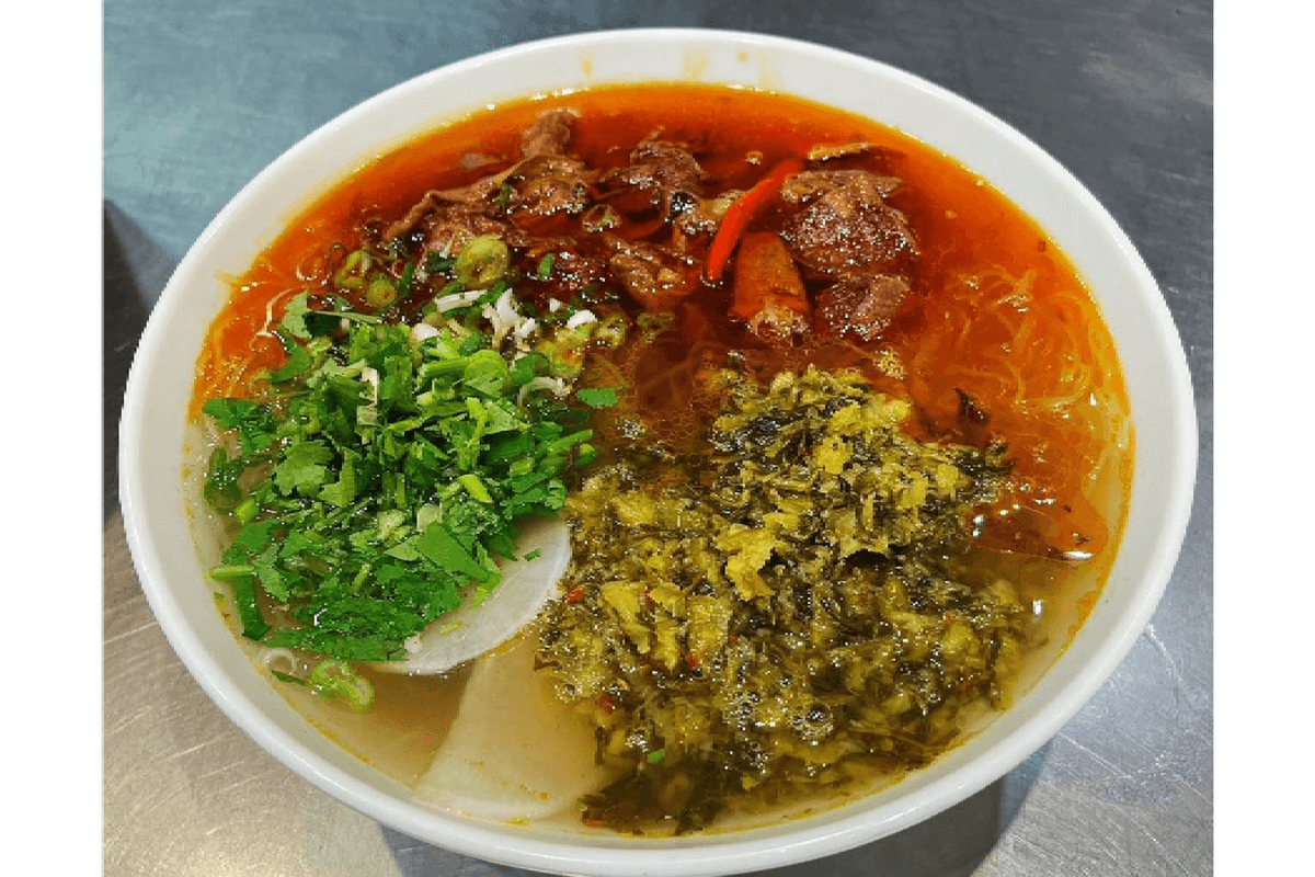 Braised Beef Brisket Rice Noodles with Pickled Cabbage 酸菜红腩米粉