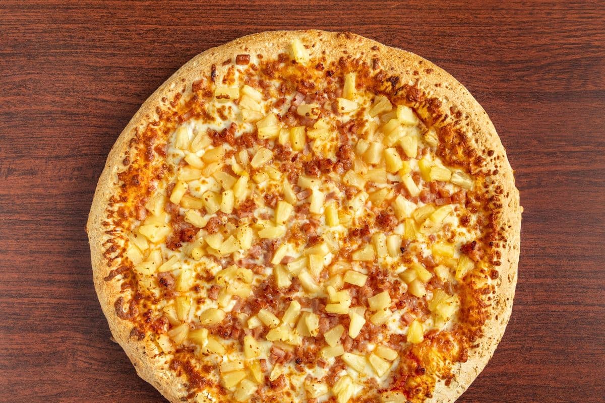 Medium Hawaiian Pizza