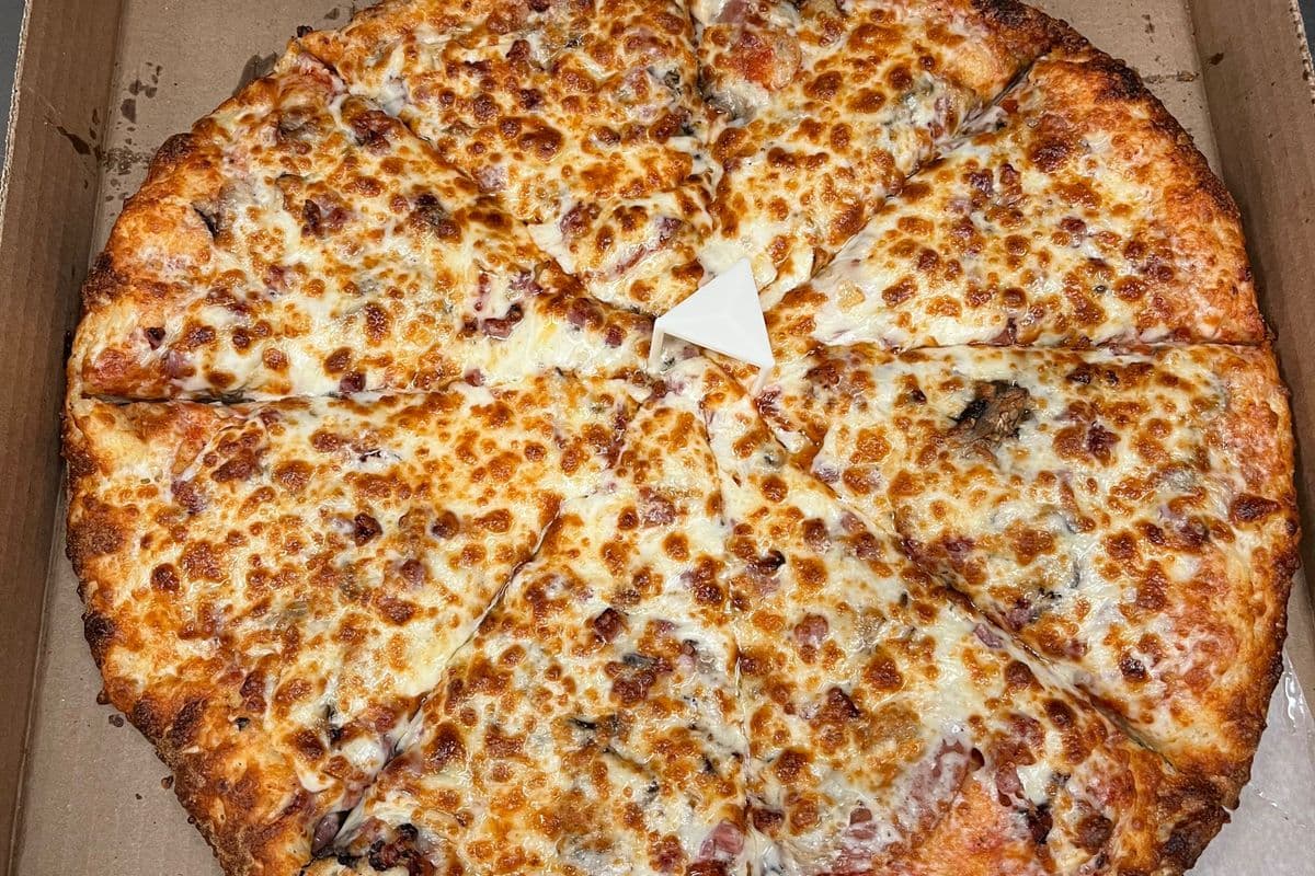 14" Canadian Pizza