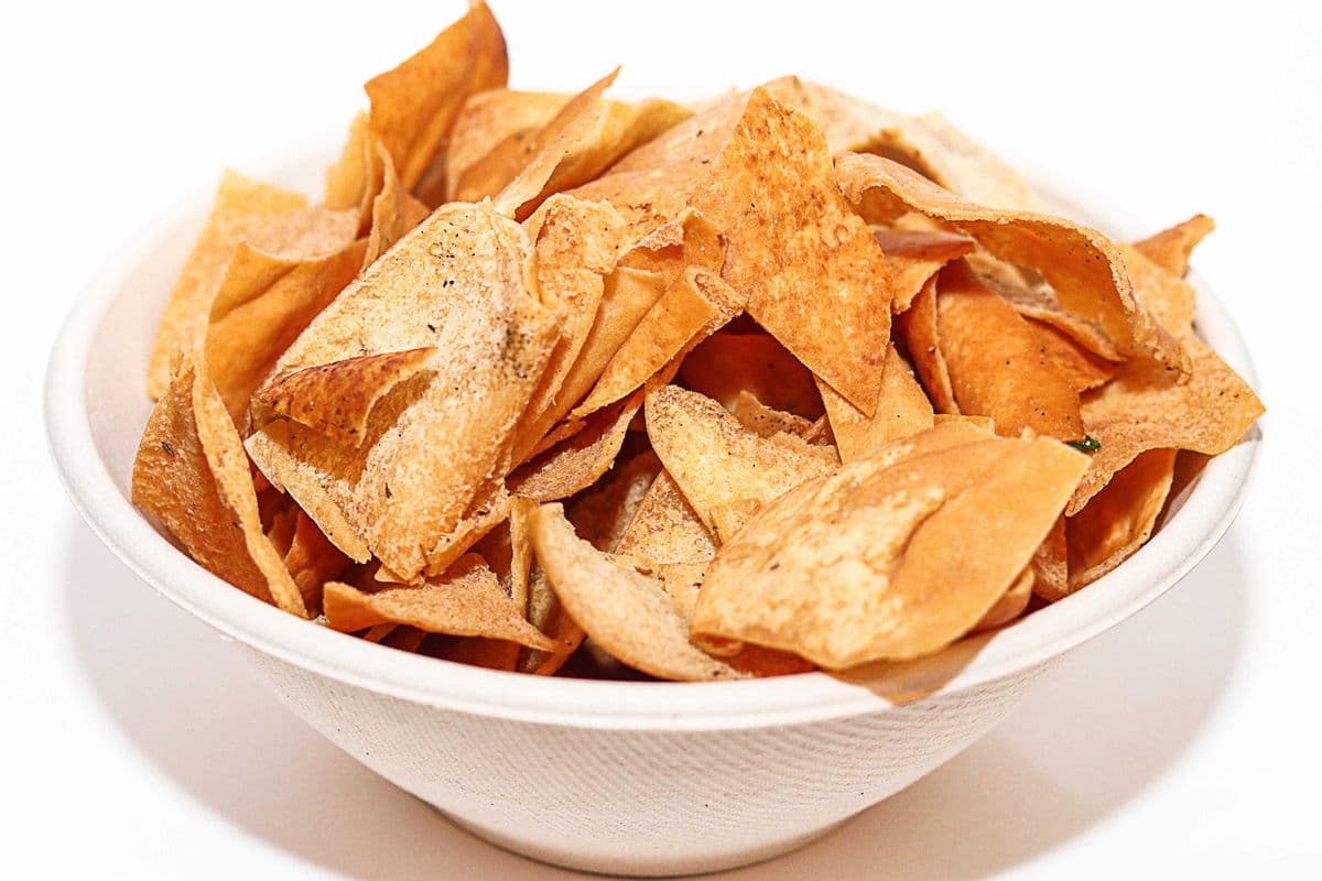 Pita Chips (2 oz) hummus