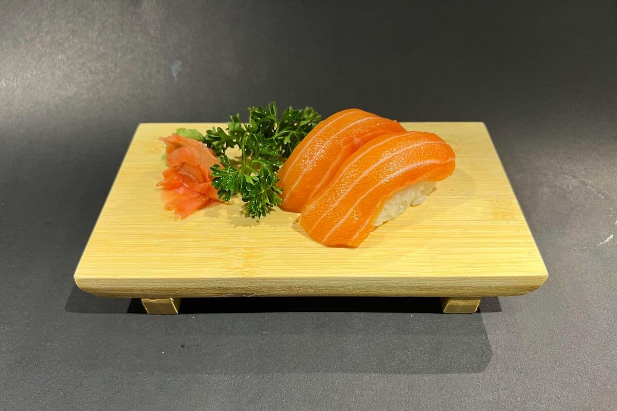 Salmon Sushi A La Carte (2 pcs)