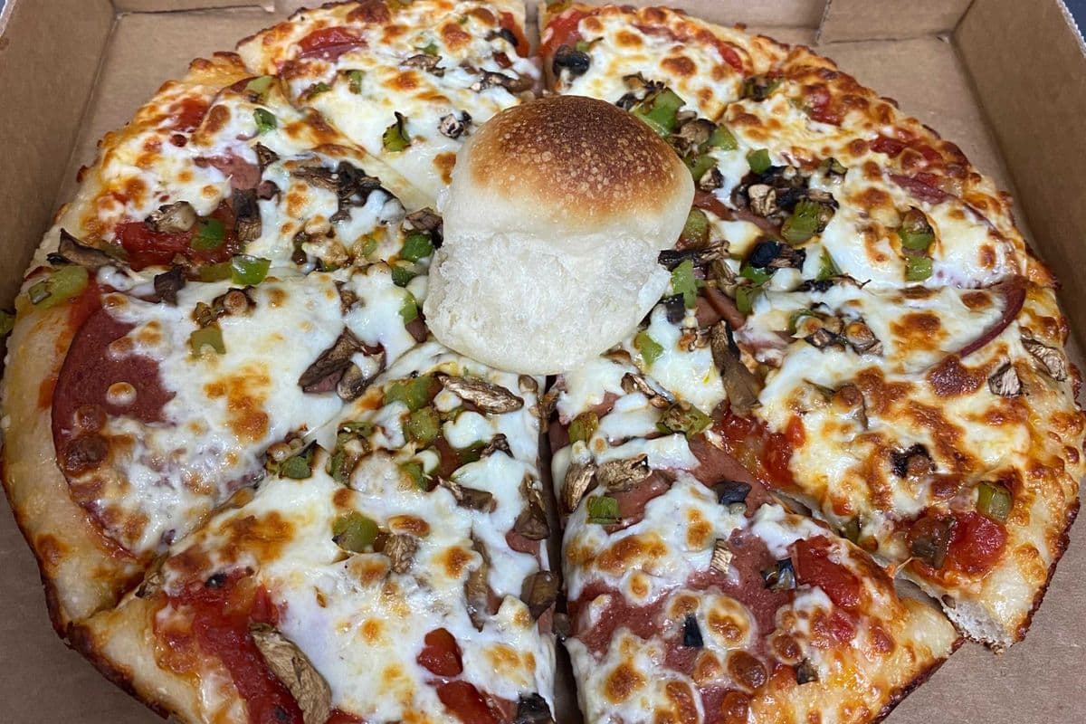 16. 14" Pepperoni, Green Pepper, and Mushroom Pizza
