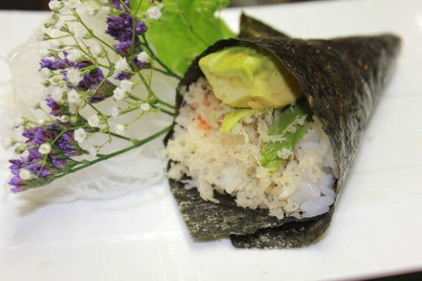 C31. Crispy Avocado Hand Roll (2 Pcs)
