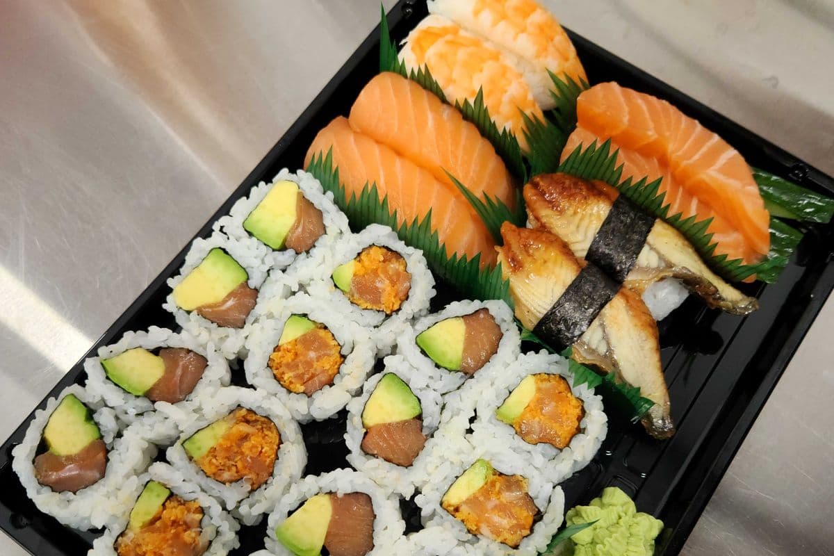 DS 3. Sushi & Salmon Roll Combo (24pcs)