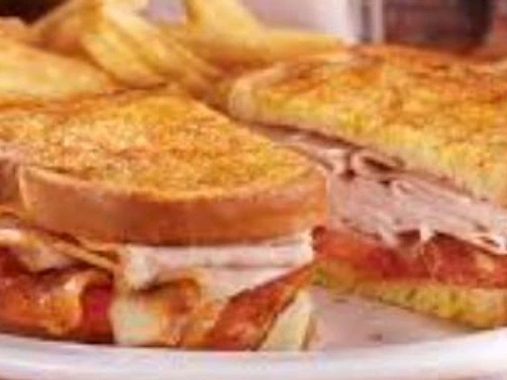GRILL THE BIRDIE Signature Sandwich