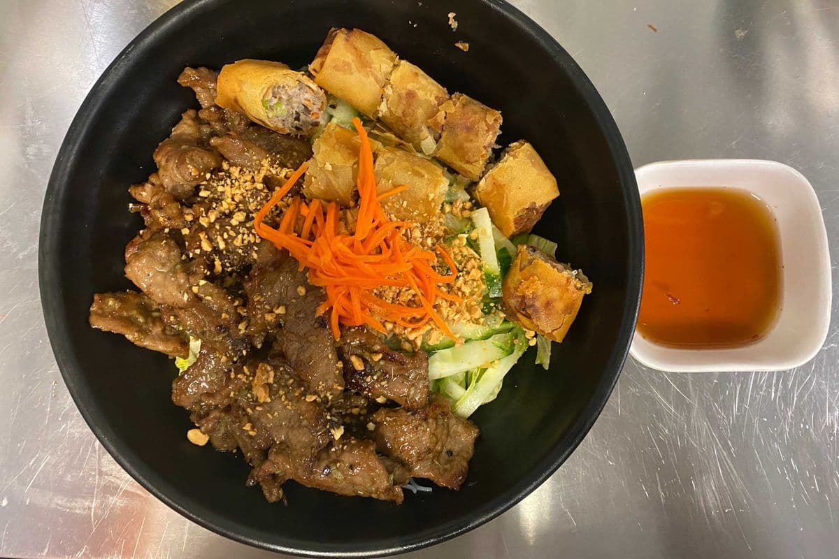 T15. Beef with Lemongrass, Pork Spring Rolls & Fresh Vegetables with Rice Noodles