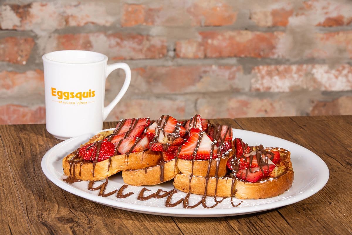 French Toast with Strawberries and Hazelnut Chocolate